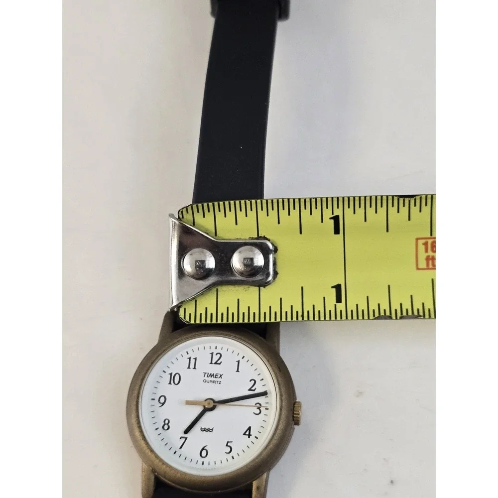 vintage‎ Timex Ladies Vintage White Dial black rubber Strap Watch WR 377 1970s